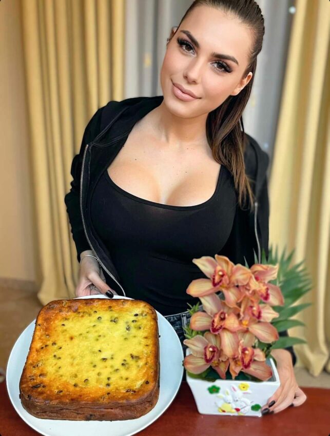 Artista Sayra ne-a pregătit  prăjitura ei preferată cu ocazia sărbătorilor de Paşte